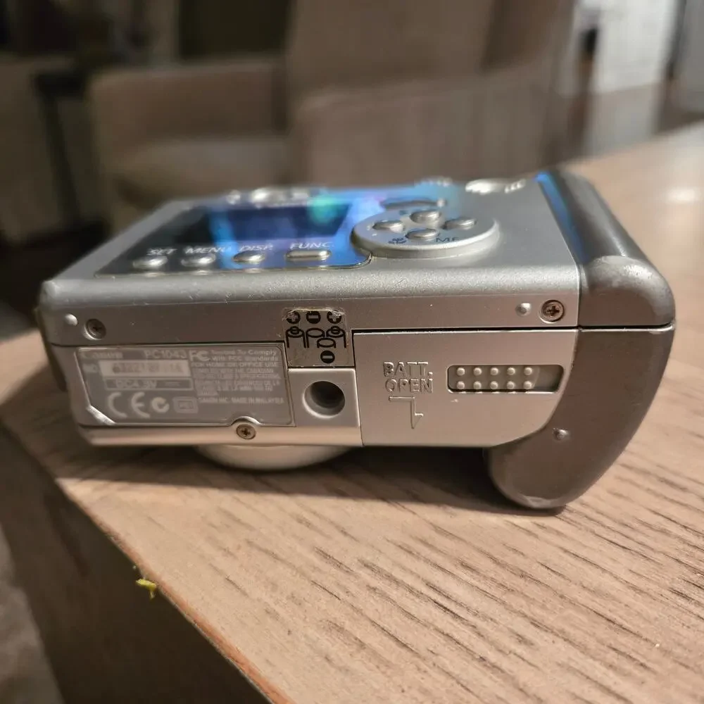 Canon PowerShot A70 10X Zoom 3.2 Mega Pixels NOT TESTED
